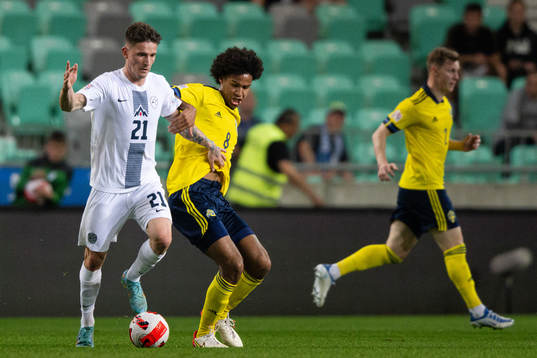 Benjamin Verbic of Slovenia and Jens Cajuste of Sweden