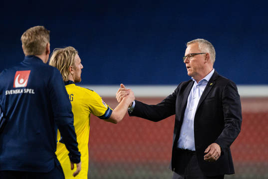 Emil Forsberg and head coach Janne Andersson of Sweden