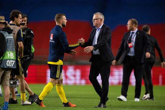 Jesper Karlström and head coach Janne Andersson of Sweden