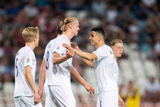 Erling Braut Haaland celebrate with Mohamed Elyounoussi of