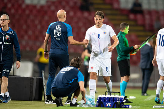 Sander Berge and Ståle Solbakken, head coach of Norway