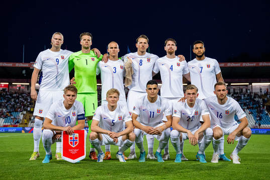 The starting eleven of Norway pose for a team photo
