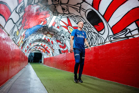 Ståle Solbakken, head coach of Norway, at half-time