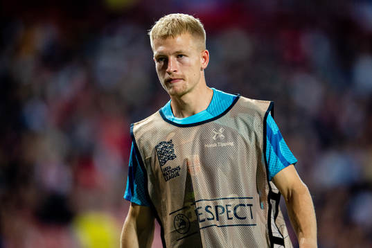 Andreas Hanche-Olsen of Norway warms up