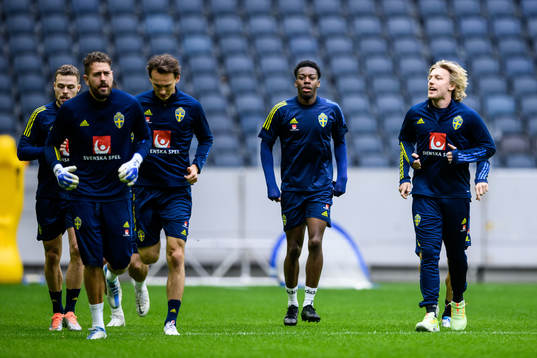 Gabriel Gudmundsson, goalkeeper Kristoffer Nordfeldt,