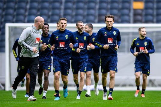 Viktor Gyökeres and Hjalmar Ekdal of the Swedish national