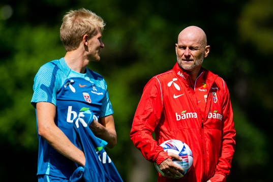 Morten Thorsby and Ståle Solbakken, head coach of the