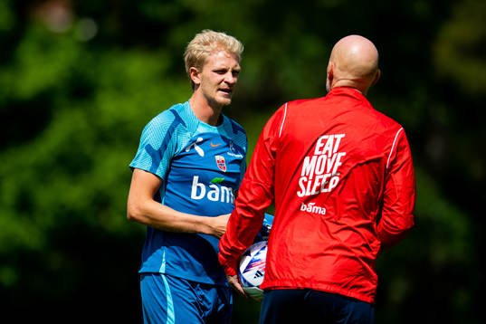 Morten Thorsby and Ståle Solbakken, head coach of the