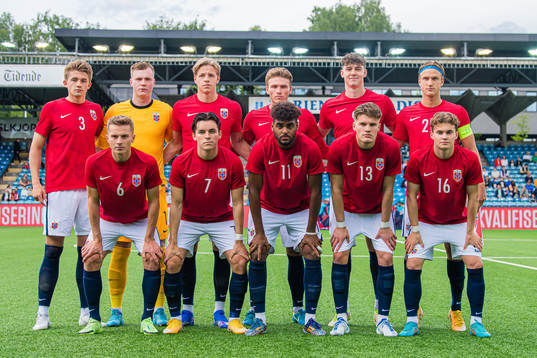 The starting eleven of Norway, from the top left; Henrik