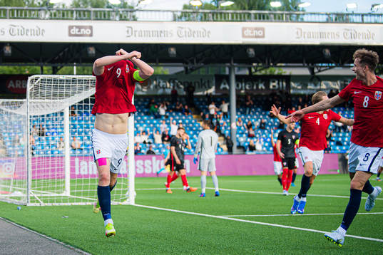 Jørgen Strand Larsen of Norway celebrates