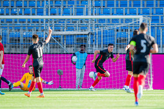 Roko Šimić of Croatia celebrates