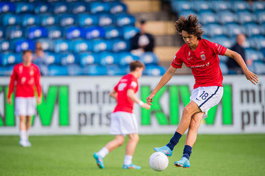 Martin Njøten Palumbo of Norway warms up
