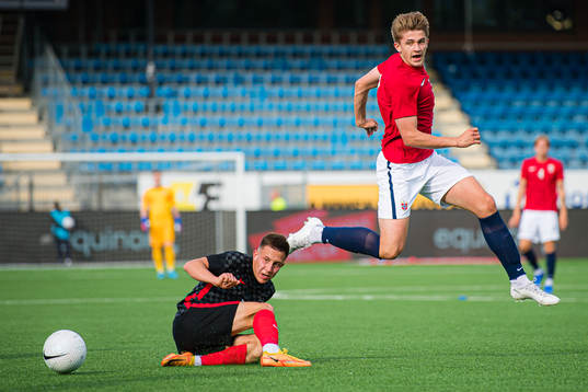 Lukas Kačavenda of Croatia and Henrik Heggheim of Norway