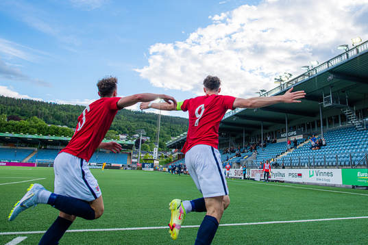 Jørgen Strand Larsen of Norway celebrates