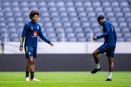 Jens Cajuste and Anthony Elanga of the Swedish national