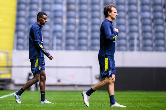 Alexander Isak and Hjalmar Ekdal of the Swedish national