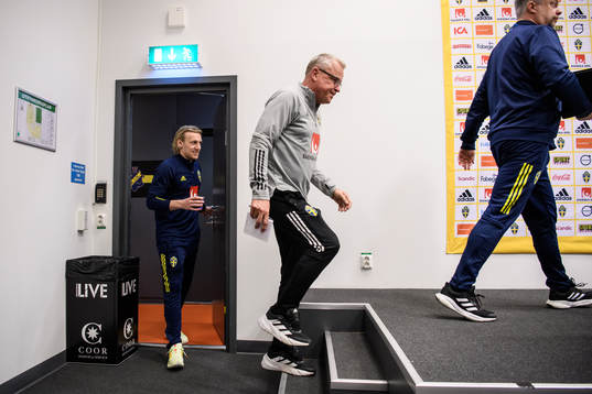 Emil Forsberg and head coach Janne Andersson of the Swedish