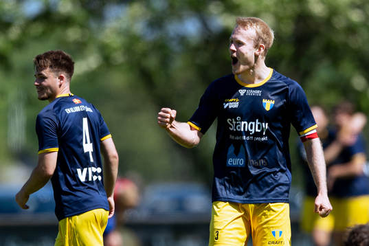 Bläddra bland fler bilder av Fotboll, Ettan södra, herr, Tvååker - Torn