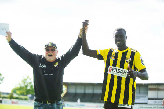 IFK Hässleholms Mohammed Mbye får pris som bäste spelare