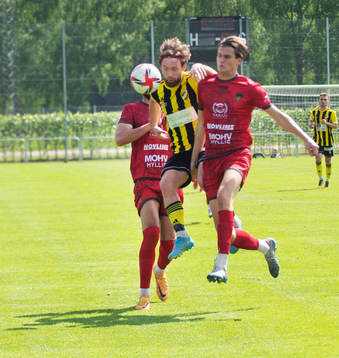 IFK Hässleholms Albin Ekström i matchen i div. 2 Södra