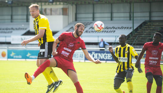IFK Hässleholms Hampus Rydh och Mohammed Mbye i matchen i