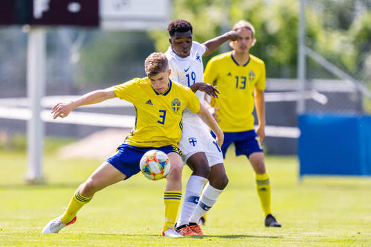 Sveriges Felix Eriksson och Finlands Badreddine Bushara