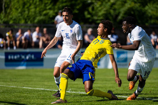 Sveriges Shakur Omar gör 2-1-reduceringen