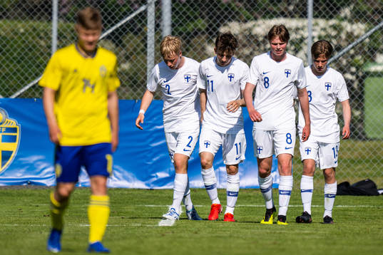 Finlands Leo Kyllönen, Daniel Rökman (målskytt), Niilo