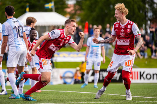 Sandvikens Daniel Söderberg jublar