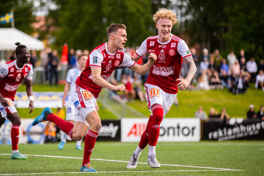 Sandvikens Daniel Söderberg jublar