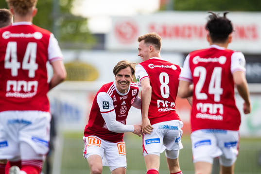 Sandvikens Daniel Söderberg jublar