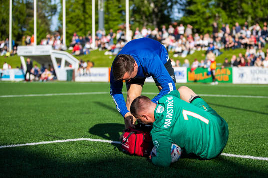 Gefles Tim Markström har ont