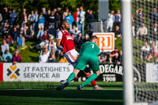 Sandvikens Jabir Abdihakim Ali och Gefles Tim Markström