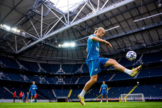 Bläddra bland fler bilder av Football, Nations League, Norway, training