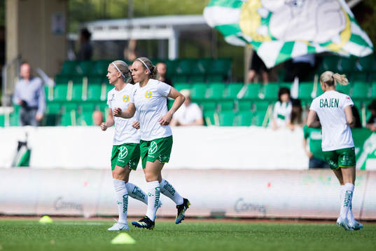Hammarbys Elsa Karlsson och Ellen Gibson värmer upp