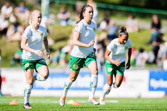 Hammarbys Adelina Engman och Fanny Hjelm värmer upp