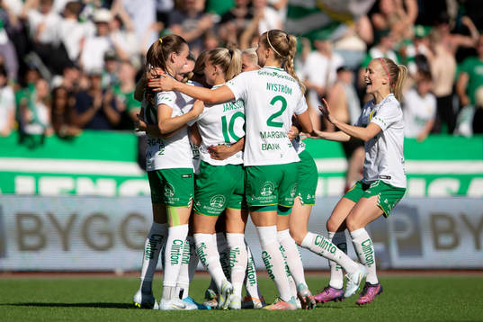 Hammarbys Courtney Nevin jublar