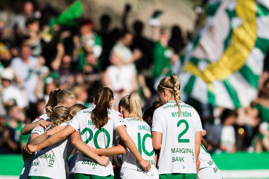 Hammarbys spelare jublar