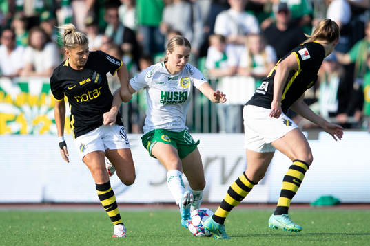 s Remy Siemsen och Hammarbys Courtney Nevin