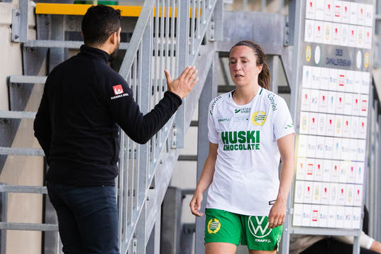 Hammarbys tränare Pablo Pinones-Arce och Hammarbys Fanny