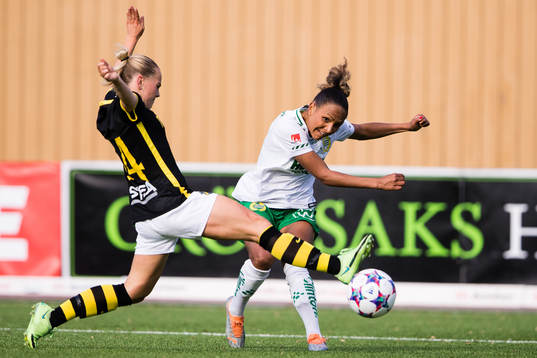s Agnes Nyberg och Hammarbys Madelen Janogy