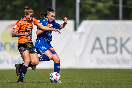 Kristianstads Tabitha Tindell och Örebros Emilia Pelgander