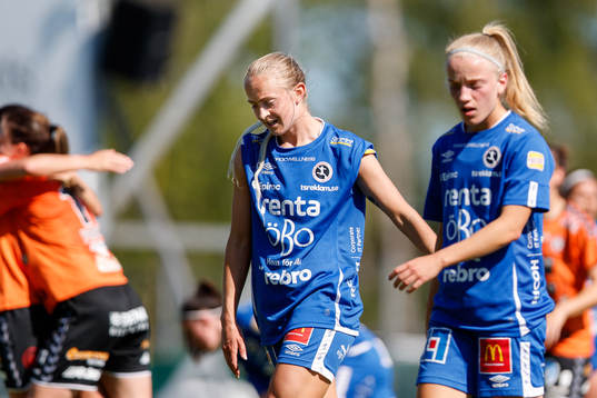 Örebros Michaela Kovacs och Regan Steigleder deppar