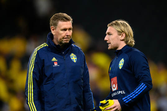 Assistant coach Peter Wettergren and Emil Forsberg of Sweden