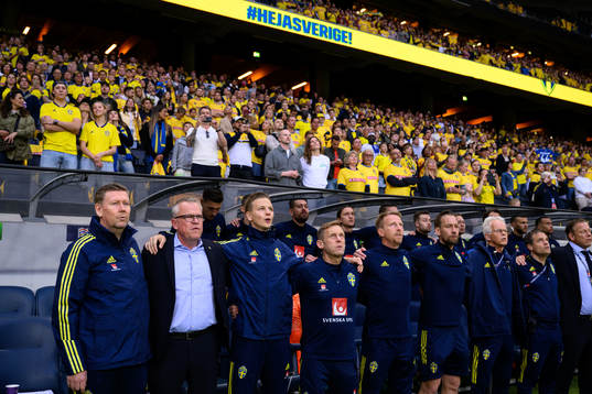 Assistant coach Peter Wettergren and head coach Janne