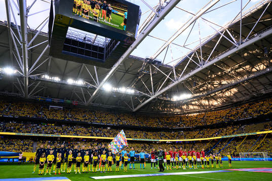 The players of Sweden and of Norway at lineup