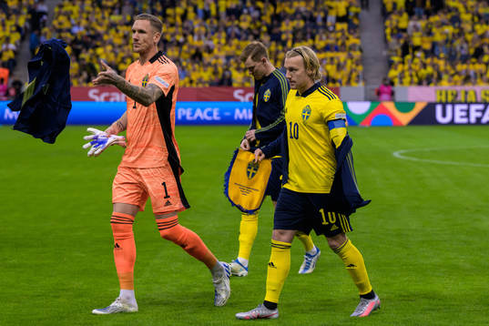 Goalkeeper Robin Olsen and Emil Forsberg of Sweden