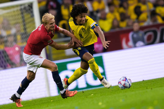 Morten Thorsby of Norway and Jens Cajuste of Sweden