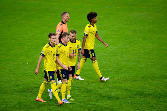 The Swedish players look dejected
