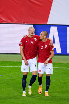 Erling Braut Haaland and Leo Skiri Østigård celebrate